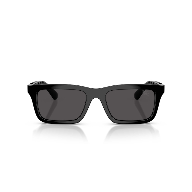 Burberry BE 4475U col. 3001/87 è un occhiale da sole da uomo in acetato nero lucido, dalla forma rettangolare e calibro 53.