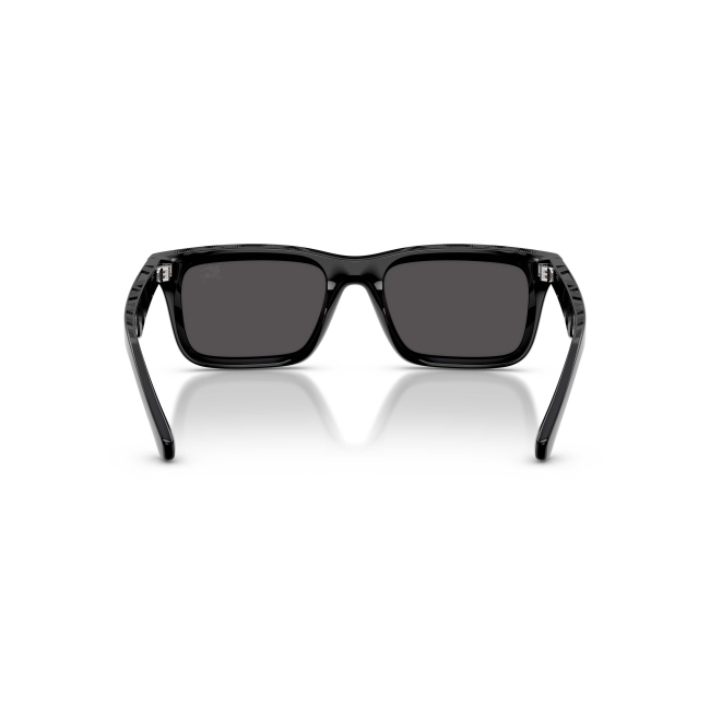 Burberry BE 4475U col. 3001/87 è un occhiale da sole da uomo in acetato nero lucido, dalla forma rettangolare e calibro 53.
