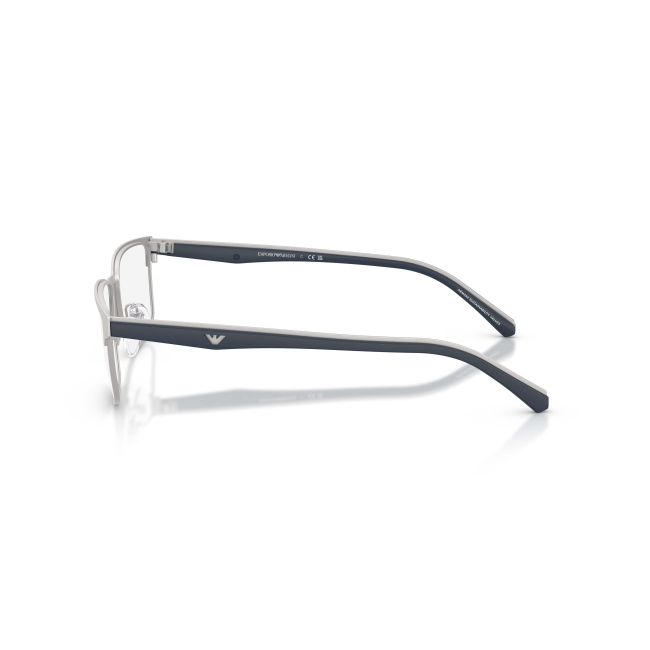 Emporio Armani EA 1175 col. 3015 è una montatura da vista da uomo in metallo argento satinato, dalla forma rettangolare e calibro 54.