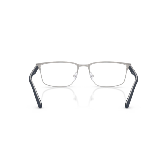 Emporio Armani EA 1175 col. 3015 è una montatura da vista da uomo in metallo argento satinato, dalla forma rettangolare e calibro 54.