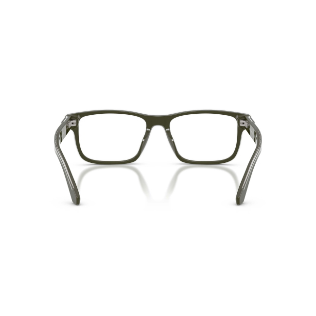 Emporio Armani EA 3265U col. 6321 è una montatura da vista da uomo in acetato verde, dalla forma rettangolare e calibro 54.