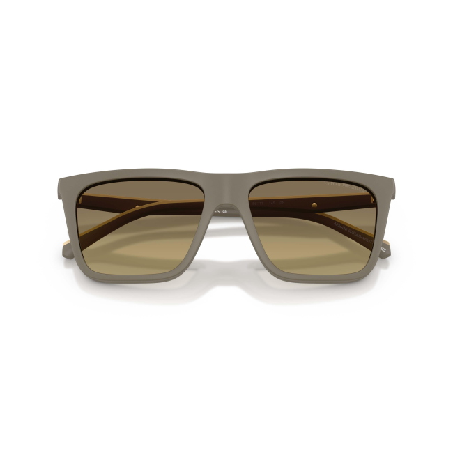Emporio Armani EA 4258 col. 5437/1W abbina acetato BEIGE SATINATO a un profilo Squadrata. Calibro 54, con una presenza ben definita sul viso.