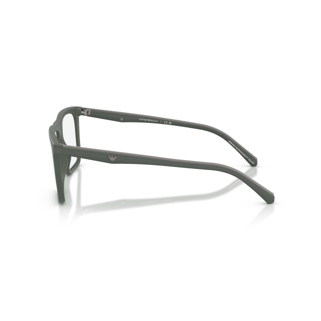 Emporio Armani EA 4258 col. 6312/1W propone un montatura da vista dalla forma Squadrata in acetato VERDE SATINATO, calibro 54. Le proporzioni mantengono un equilibrio pulito e contemporaneo.
