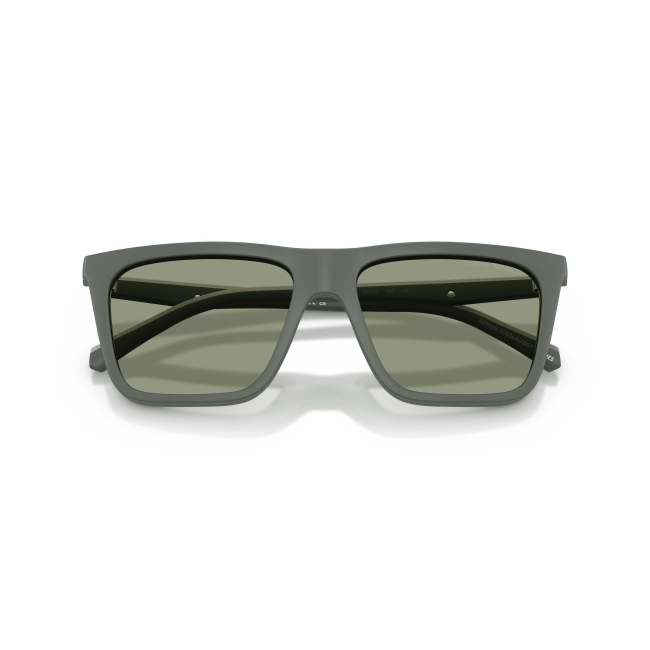 Emporio Armani EA 4258 col. 6312/1W propone un montatura da vista dalla forma Squadrata in acetato VERDE SATINATO, calibro 54. Le proporzioni mantengono un equilibrio pulito e contemporaneo.
