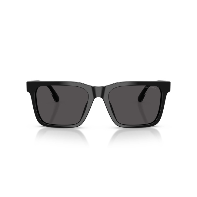 Emporio Armani EA 4262U col. 5017/87 è un occhiale da sole da uomo in acetato nero lucido, dalla forma squadrata e calibro 57.