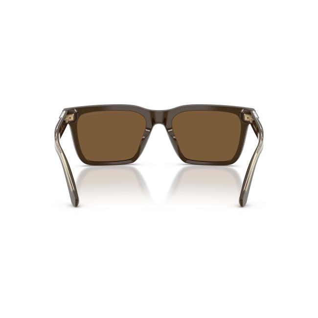 Emporio Armani EA 4262U col. 6307/73 è un occhiale da sole da uomo in acetato marrone lucido, dalla forma squadrata e calibro 57.