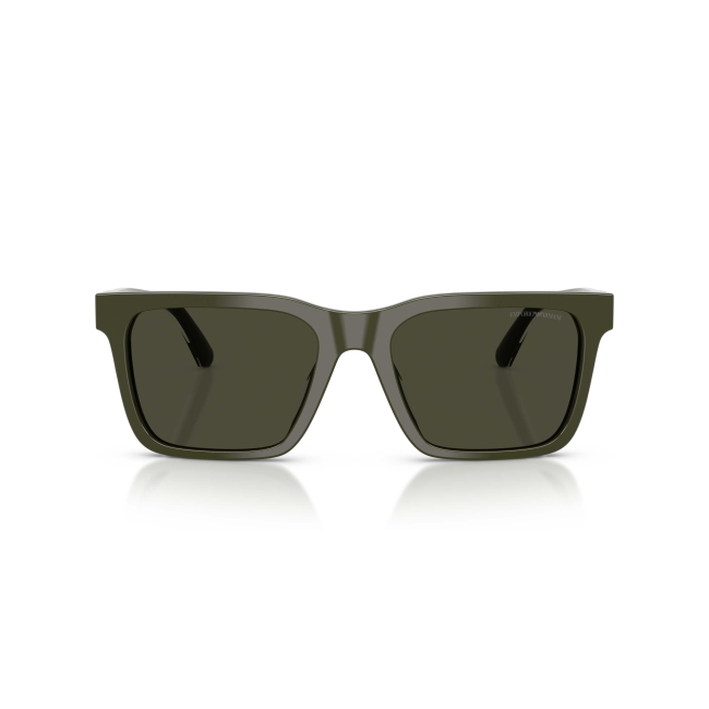 Emporio Armani EA 4262U col. 6321/82 è un occhiale da sole da uomo in acetato verde, dalla forma squadrata e calibro 57.