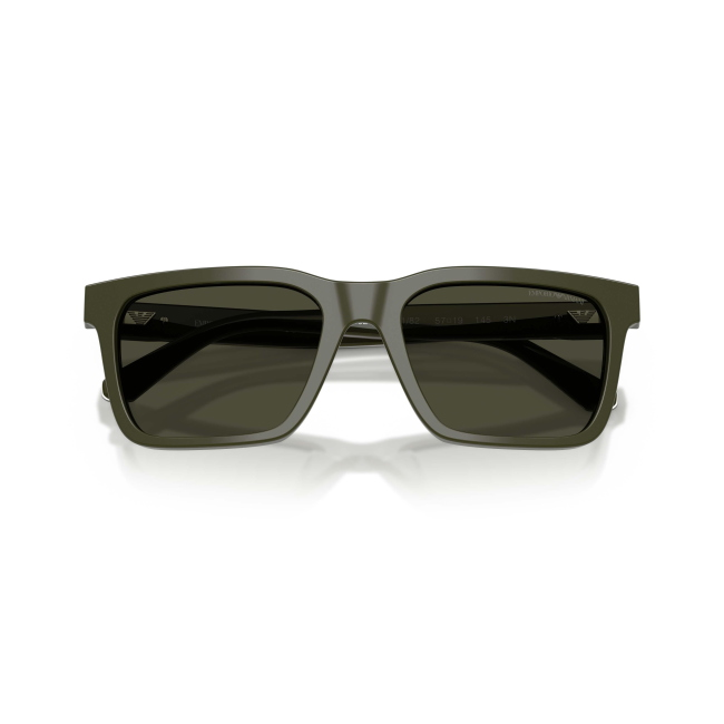 Emporio Armani EA 4262U col. 6321/82 è un occhiale da sole da uomo in acetato verde, dalla forma squadrata e calibro 57.