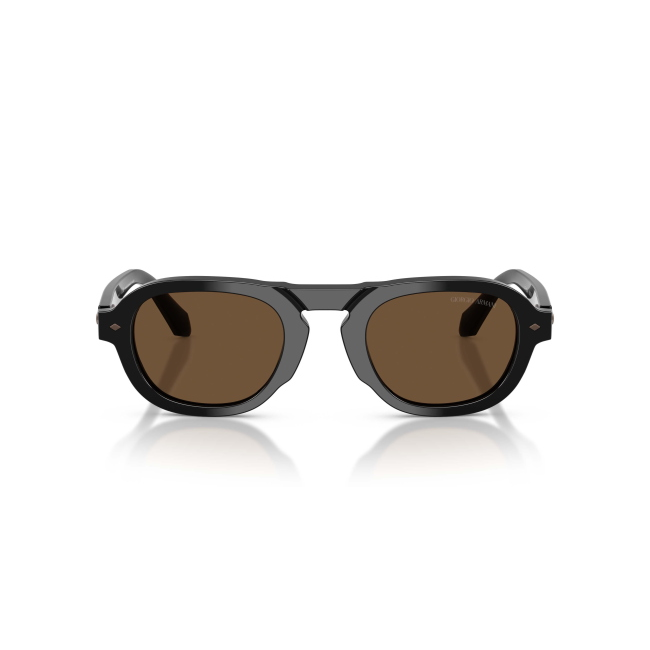 Giorgio Armani AR 8244 col. 5875/53 è un occhiale da sole in acetato nero lucido e calibro 49.