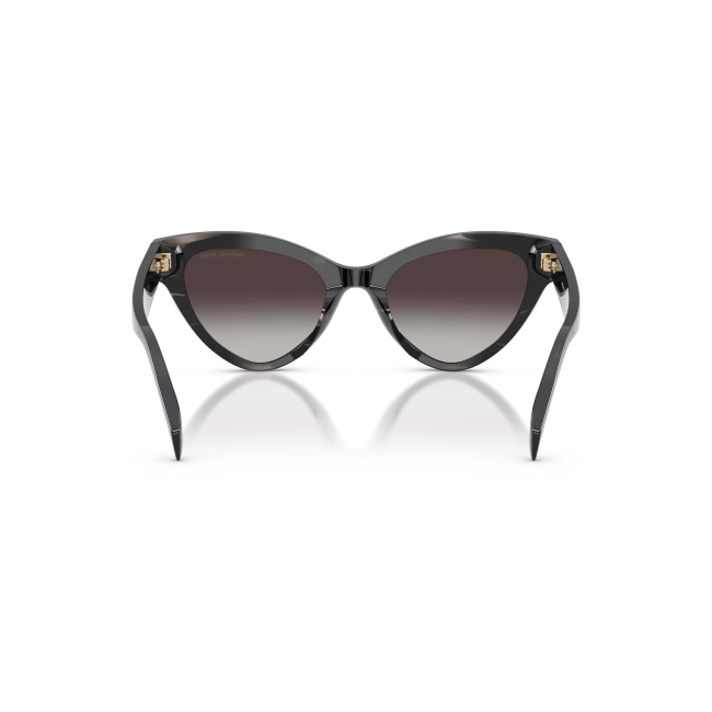MICHAEL KORS MK 2259U ROANOKE col. 40348G è un occhiale da sole da donna in acetato corno nero, dalla forma cat eye e calibro 52.