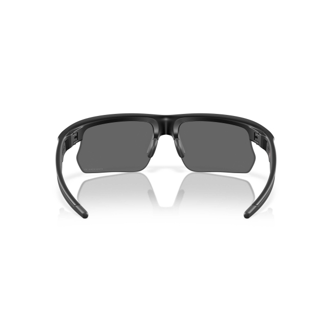 Oakley OO 9400 BISPHAERA col. 01 si distingue per il frontale pulito in acetato NERO SATINATO con lenti PRIZM BLACK POLARIZED. Il calibro 68 completa una configurazione equilibrata.
