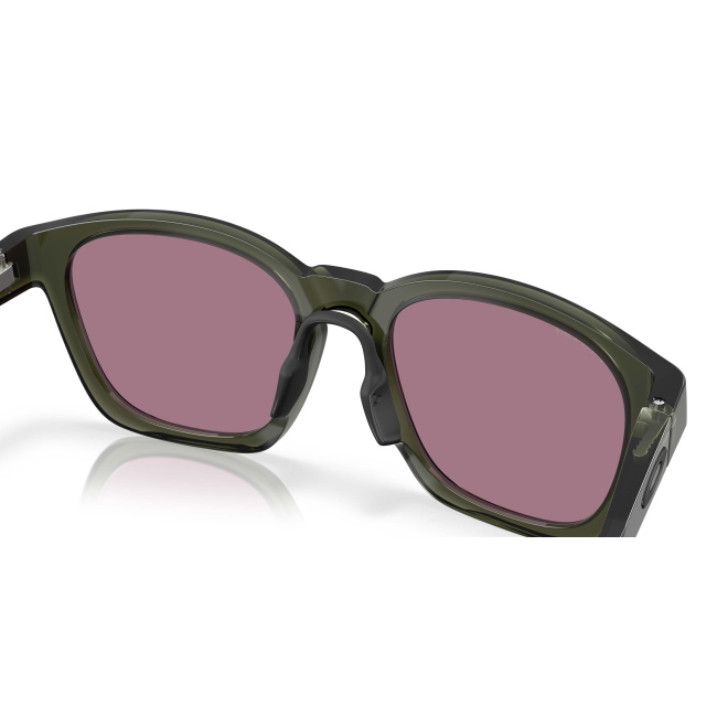 Oakley OO 9507D SHACKLE col. 02 è un occhiale da sole in acetato verde oliva inchiostro e calibro 52.
