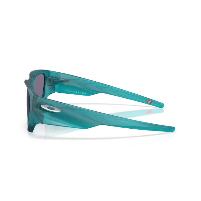 Oakley OO 9514 INSTAGATOR col. 08 è un occhiale da sole in acetato arctic surf satinato blu e calibro 58.