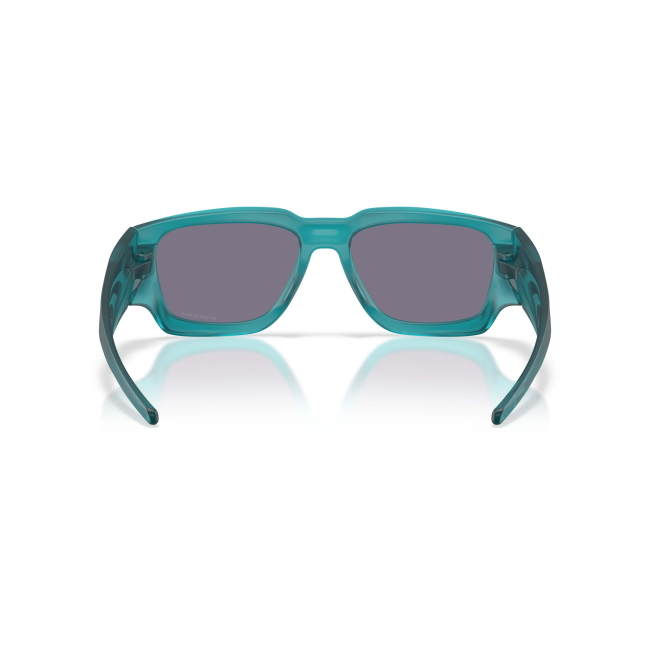 Oakley OO 9514 INSTAGATOR col. 08 è un occhiale da sole in acetato arctic surf satinato blu e calibro 58.