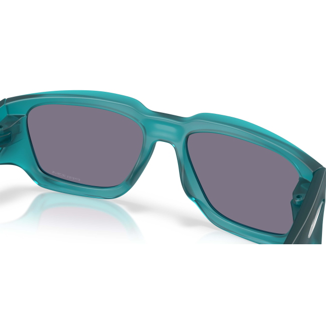 Oakley OO 9514 INSTAGATOR col. 08 è un occhiale da sole in acetato arctic surf satinato blu e calibro 58.