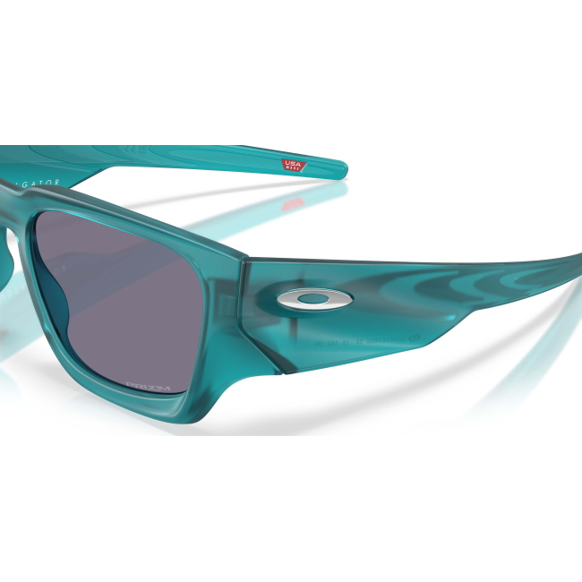 Oakley OO 9514 INSTAGATOR col. 08 è un occhiale da sole in acetato arctic surf satinato blu e calibro 58.