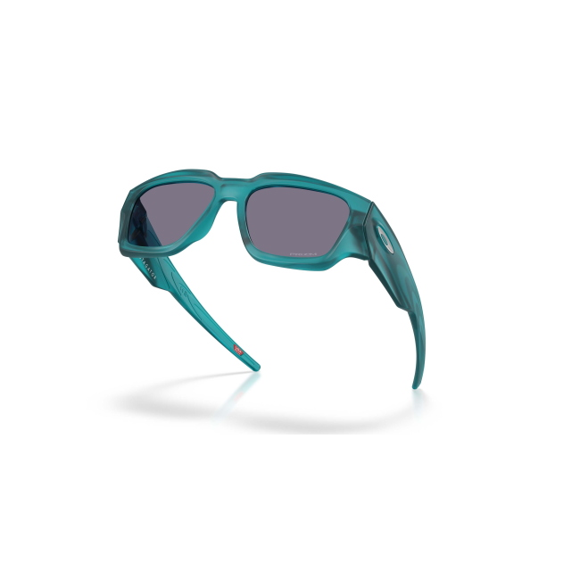 Oakley OO 9514 INSTAGATOR col. 08 è un occhiale da sole in acetato arctic surf satinato blu e calibro 58.