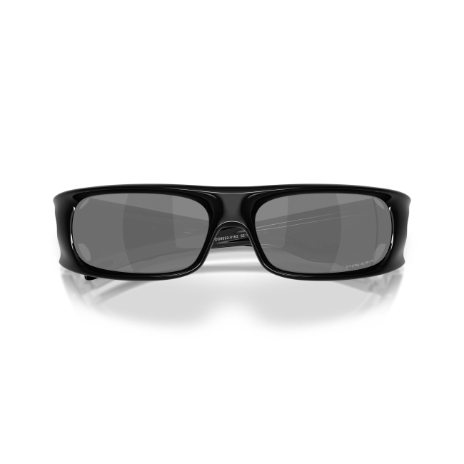 Oakley OO 9522 HIGHLAND col. 01 è un occhiale da sole in acetato nero lucido e calibro 62.