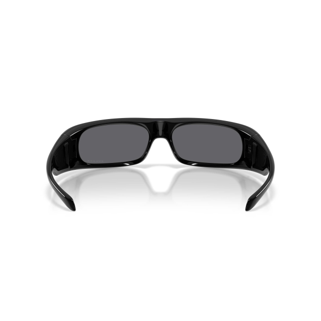 Oakley OO 9522 HIGHLAND col. 01 è un occhiale da sole in acetato nero lucido e calibro 62.