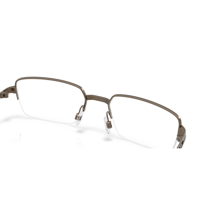 Oakley OX 3100 FOIL RQ 0.5 col. 02 è una montatura da vista in metallo grigio peltro e calibro 55.