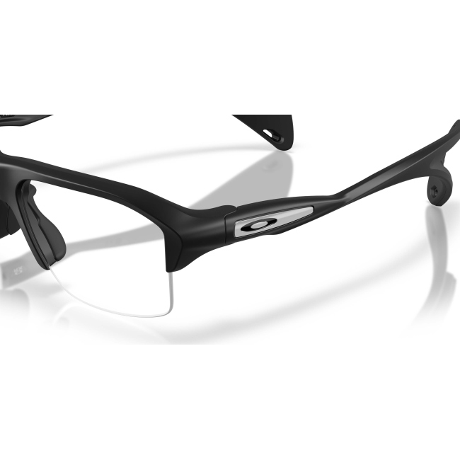 Oakley OX 8198 STUNT GLIDER col. 01 è una montatura da vista in acetato nero satinato e calibro 60.