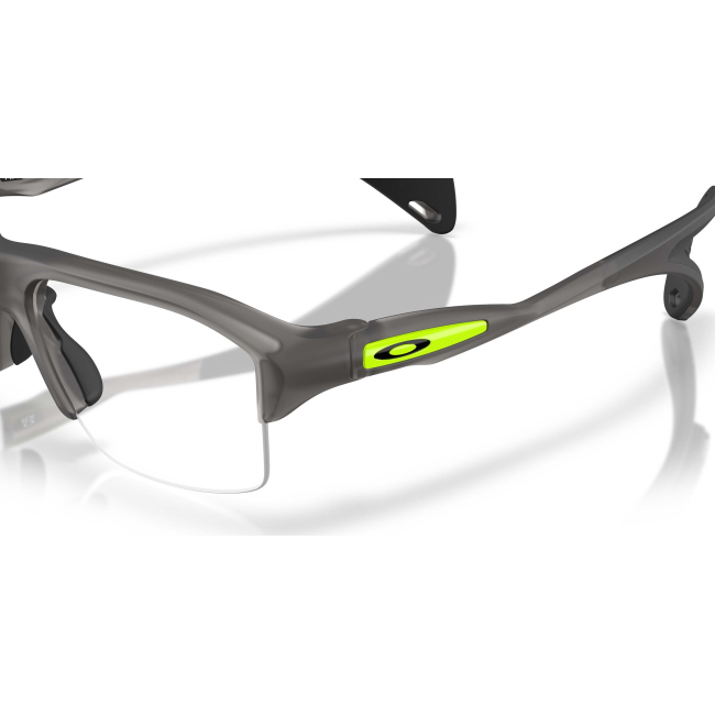 Oakley OX 8198 STUNT GLIDER Col.02 Cal.62: occhiale da vista, calibro 62, colore 02. Materiale/finitura celluloide grigio satinato, colore principale grigio.
