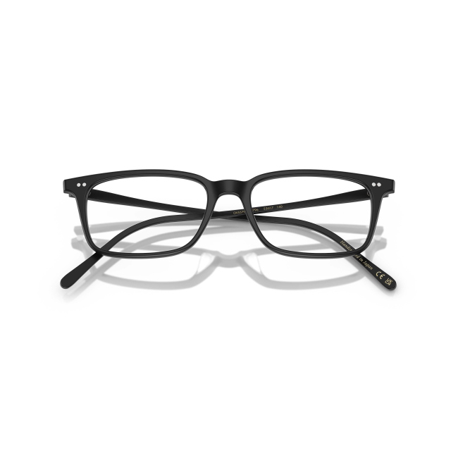 Oliver Peoples OV 5579U NEYLAN col. 1796 è una montatura da vista da uomo in acetato nero semiopaco, dalla forma rettangolare e calibro 53.