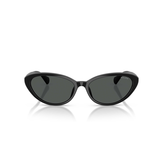 Ralph RA 5338U col. 5001/87 interpreta il modello con acetato NERO LUCIDO con lenti GRIGIO SCURO. il calibro 56 ne definiscono il carattere.