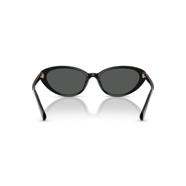 Ralph RA 5338U col. 5001/87 interpreta il modello con acetato NERO LUCIDO con lenti GRIGIO SCURO. il calibro 56 ne definiscono il carattere.