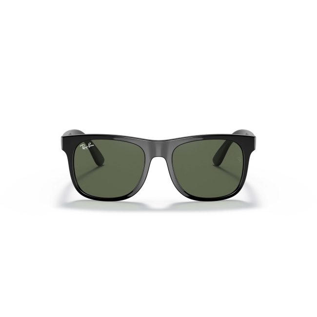 Ray-Ban Junior RB 9069S col. 100/71 è un occhiale da sole in acetato nero lucido e calibro 48.