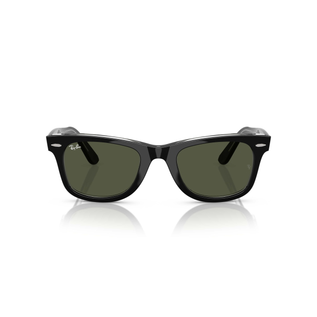 Ray-Ban RB 2140 WAYFARER col. 1294/31 Ã¨ un occhiale da sole in acetato NERO LUCIDO SU TRASPARENTE con lenti GRIGIO VERDE G15, calibro 50. Un modello dal carattere definito e facile da riconoscere.