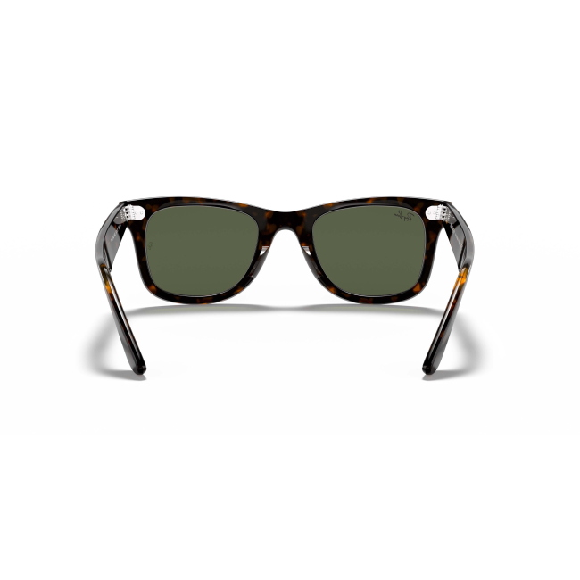Ray-Ban RB 2140 WAYFARER col. 902 è un occhiale da sole in acetato marrone tartarugato e calibro 50.