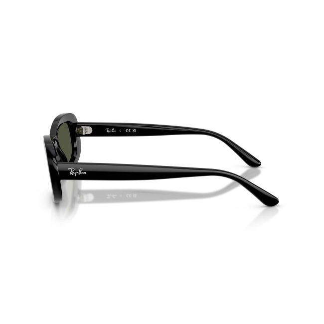 Ray-Ban RB 2221 col. 901/31 presenta un profilo lineare in acetato NERO LUCIDO con lenti GRIGIO VERDE G15. Calibro 56, con linee pensate per l'uso quotidiano.
