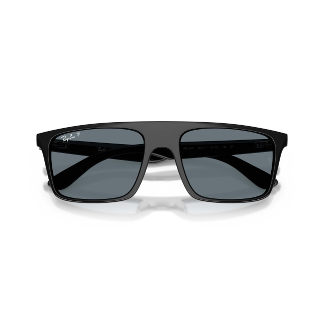 Ray-Ban RB 2222 col. 901/3R è un occhiale da sole in acetato nero lucido e calibro 57.