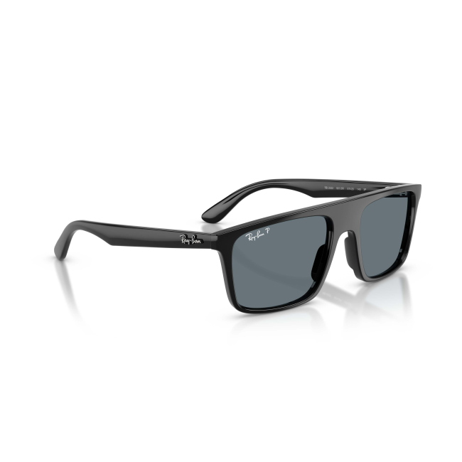 Ray-Ban RB 2222 col. 901/3R è un occhiale da sole in acetato nero lucido e calibro 57.