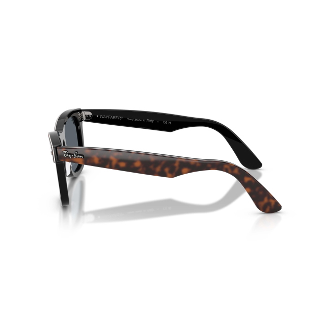 Ray-Ban RB 2240 WAYFARER col. 1441/R5 è un occhiale da sole in acetato marrone tartarugato su nero e calibro 50.