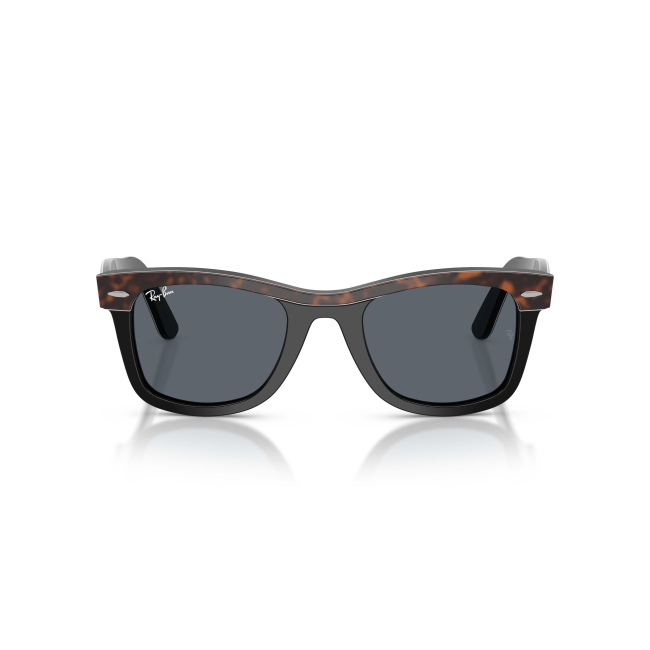 Ray-Ban RB 2240 WAYFARER col. 1441/R5 è un occhiale da sole in acetato marrone tartarugato su nero e calibro 50.