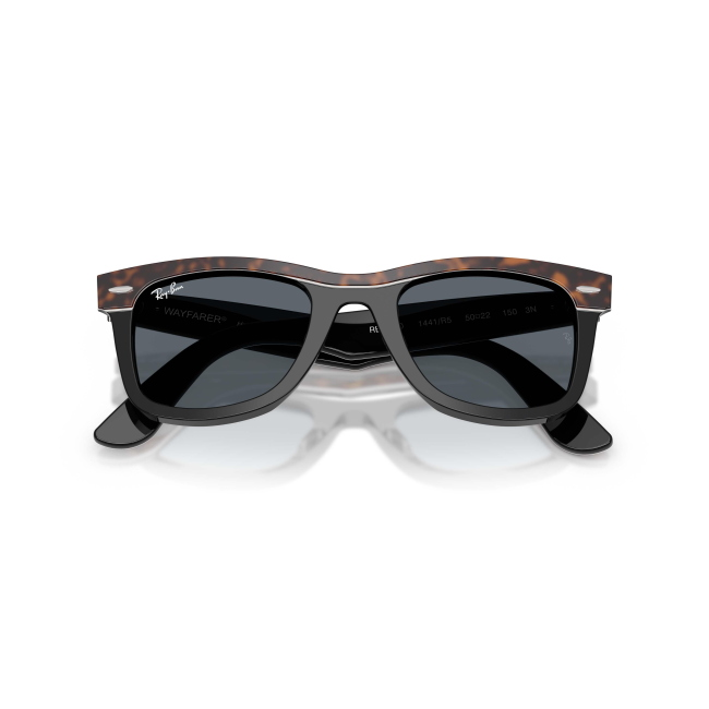 Ray-Ban RB 2240 WAYFARER col. 1441/R5 è un occhiale da sole in acetato marrone tartarugato su nero e calibro 50.