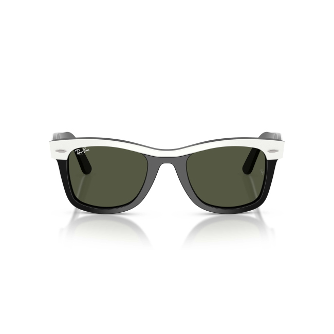 Ray-Ban RB 2240 WAYFARER col. 1444/31 è un occhiale da sole in acetato bianco su nero e calibro 50.