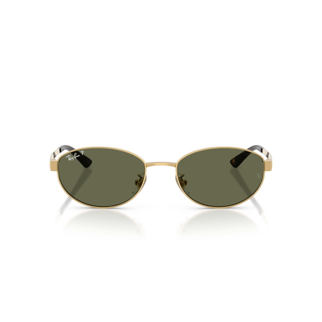 Ray-Ban RB 3774D col. 001/9A abbina METALLO ORO con lenti VERDE SCURO POLARIZZATO a un profilo essenziale. Calibro 55, con una presenza ben definita sul viso.