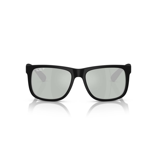 Ray-Ban RB 4165 JUSTIN col. 622/Y4 è un occhiale da sole in acetato nero gommato e calibro 55.