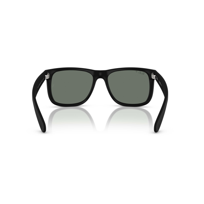 Ray-Ban RB 4165 JUSTIN col. 622/Y4 è un occhiale da sole in acetato nero gommato e calibro 55.