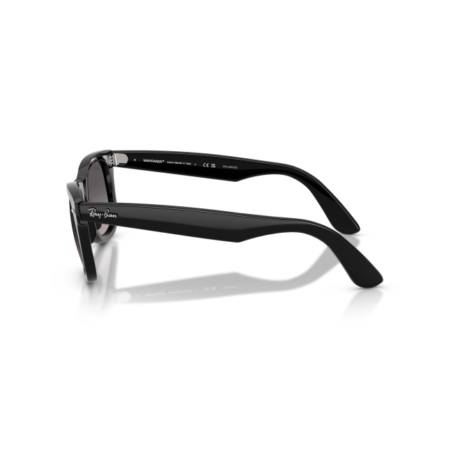 Ray-Ban RB 4340 WAYFARER Col.601/M3 Cal.50: occhiale da sole, calibro 50, colore 601/M3. Materiale/finitura celluloide nero lucido, colore principale nero, lenti grigio scuro polarizzata.