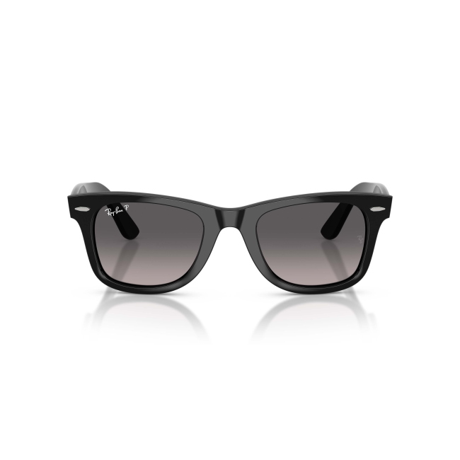 Ray-Ban RB 4340 WAYFARER Col.601/M3 Cal.50: occhiale da sole, calibro 50, colore 601/M3. Materiale/finitura celluloide nero lucido, colore principale nero, lenti grigio scuro polarizzata.
