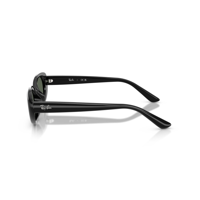 Ray-Ban RB 4441D col. 6677/71 è un occhiale da sole in acetato nero lucido e calibro 53.