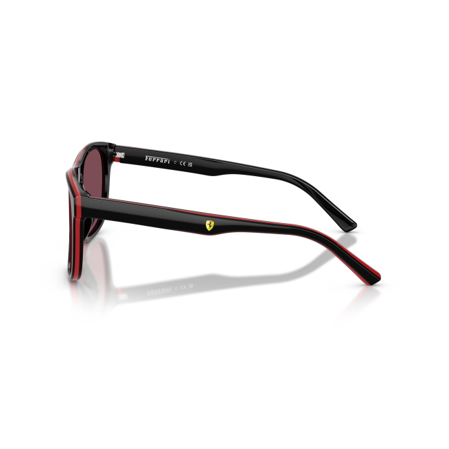 SCUDERIA FERRARI FZ 6020U col. 741/1E è un occhiale da sole in acetato nero e rosso e calibro 57.