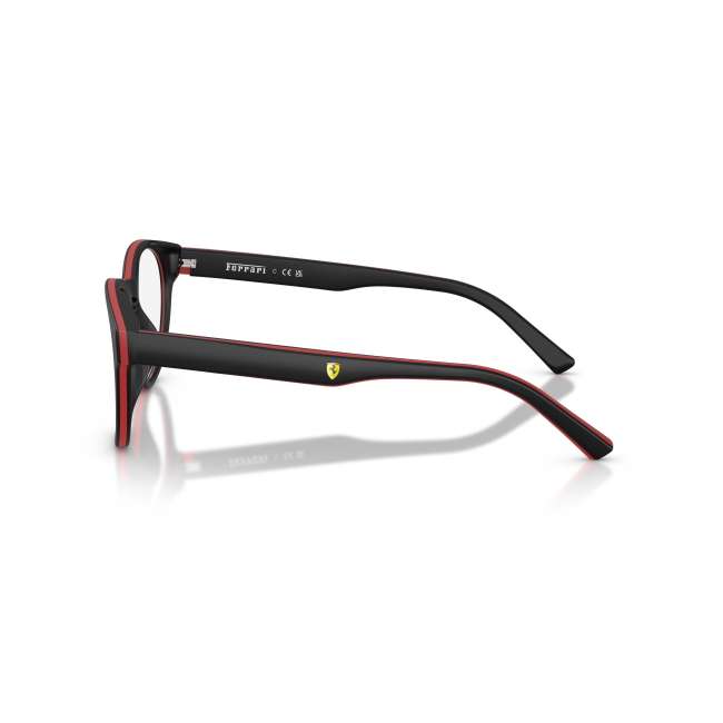 SCUDERIA FERRARI FZ 8022U col. 744 è una montatura da vista in acetato nero e rosso satinato e calibro 51.