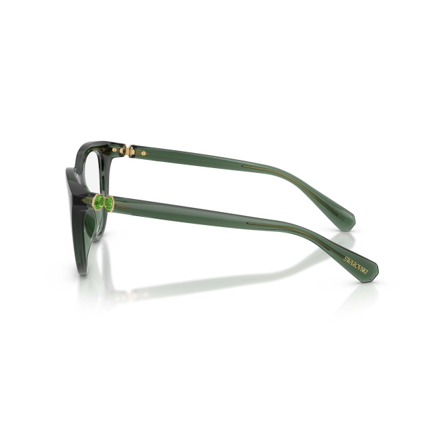 Swarovski SK 2052 col. 1043 è una montatura da vista da donna in acetato verde trasparente, dalla forma cat eye e calibro 51.
