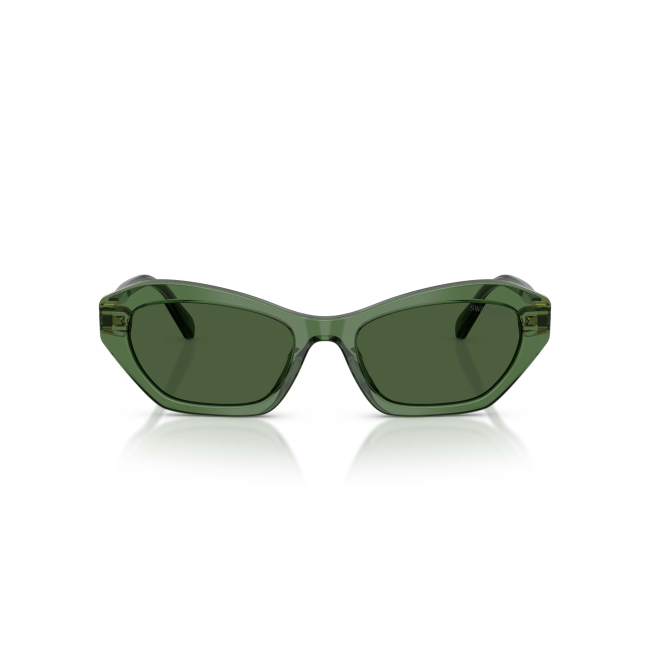 Swarovski SK 6048 col. 108571 è un occhiale da sole da donna in acetato verde trasparente, dalla forma cat eye e calibro 54.