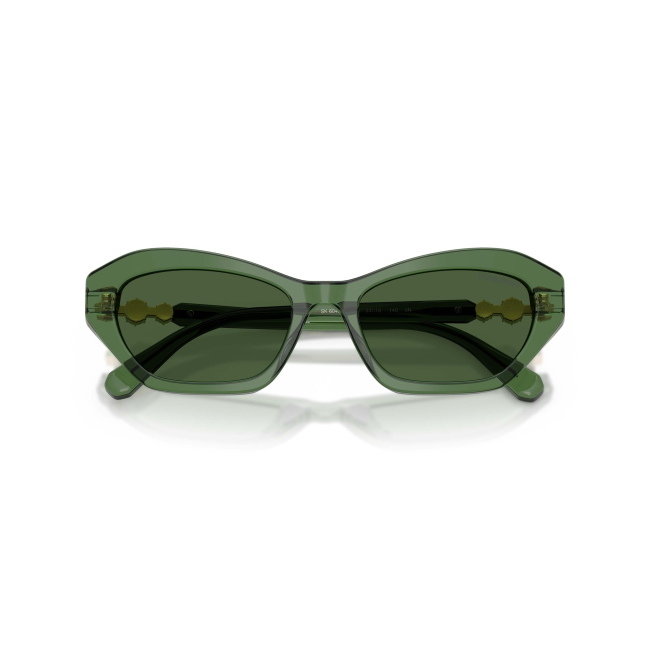 Swarovski SK 6048 col. 108571 è un occhiale da sole da donna in acetato verde trasparente, dalla forma cat eye e calibro 54.